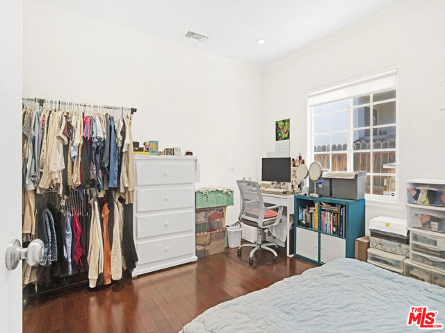 3148 W 11th Street, Los Angeles CA: https://media.crmls.org/mediaz/37a98466-2624-4028-bd9f-5d18f935b1b0.jpg