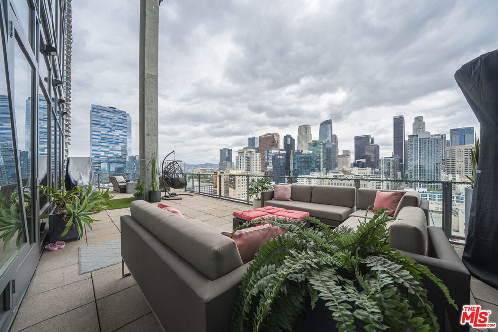 1100 S Hope Street #1714