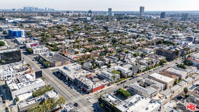 139 N Harper Avenue, Los Angeles CA: https://media.crmls.org/mediaz/37aa4765-ee82-4f6f-972c-baba65850029.jpg