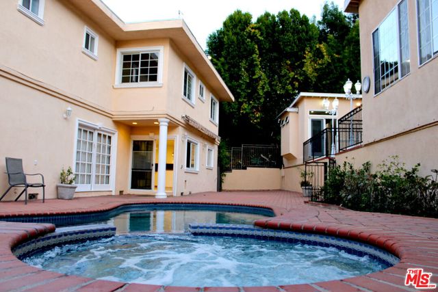 11502 Dona Teresa Drive, Studio City CA: https://media.crmls.org/mediaz/37aa6c18-cce1-4b3d-b944-c127ae6e3404.jpg