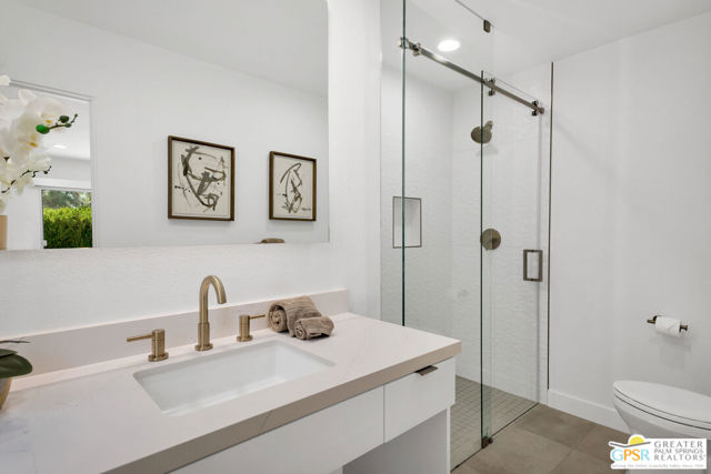 2566 S Calle Palo Fierro, Palm Springs CA: https://media.crmls.org/mediaz/37aa7417-cad2-48ac-aa17-0860d179b832.jpg