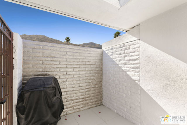 2084 S Lagarto Way, Palm Springs CA: https://media.crmls.org/mediaz/37ab043d-82f4-4a50-a70c-680c80fbffff.jpg