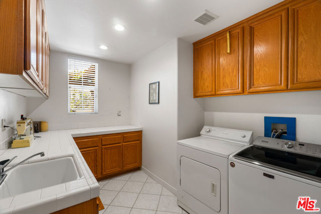 2321 Sunny Point Street, Thousand Oaks CA: https://media.crmls.org/mediaz/37ab472f-e847-4dd8-a04d-3cd60c450a2d.jpg