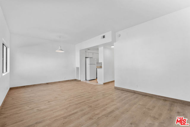 6323 Reseda Boulevard, Tarzana CA: https://media.crmls.org/mediaz/37ac01f4-95a5-4f38-afc6-91a41e67ef51.jpg