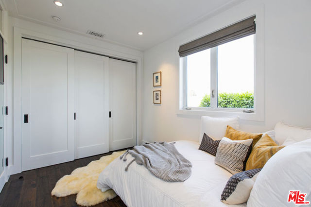 23812 Malibu Road, Malibu CA: https://media.crmls.org/mediaz/37ac1a6c-84c5-4a60-bc8f-1e0833837f7e.jpg