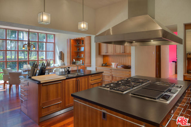 470 Layton Way, Los Angeles CA: https://media.crmls.org/mediaz/37ac4481-b78b-4ed2-8e71-4b594c558bbd.jpg