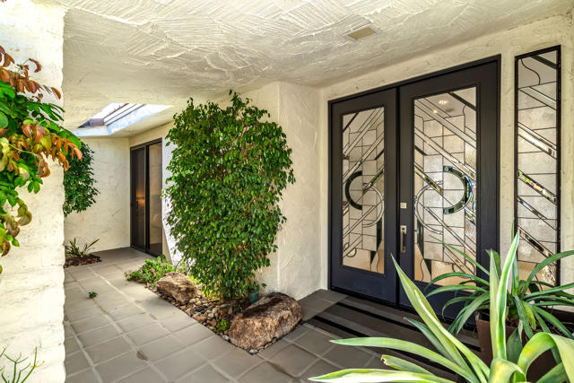 44841 Desert Horizons Drive, Indian Wells CA: https://media.crmls.org/mediaz/37ac58f1-cb31-4903-ad58-9a7f97d10ff8.jpg