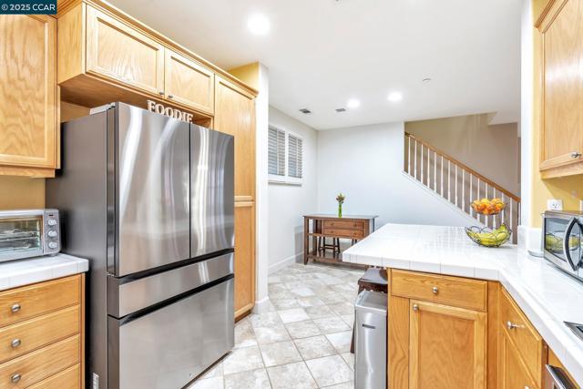 2036 Serra Ln, Hercules CA: https://media.crmls.org/mediaz/37ac8621-6907-4a4d-b3b8-0b866198b1ce.jpg