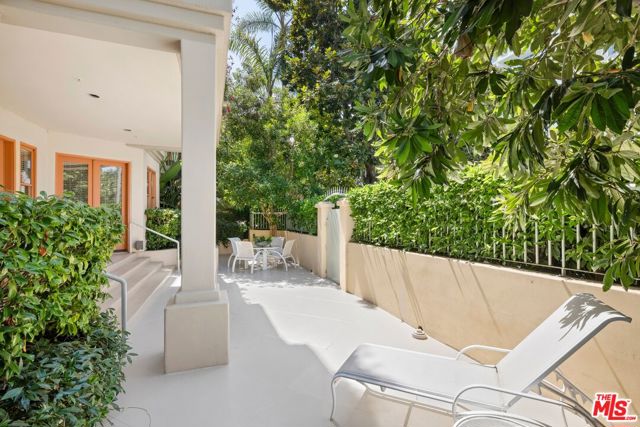 603 Ocean Avenue, Santa Monica CA: https://media.crmls.org/mediaz/37aca13e-ab41-4f6d-8e6c-a13fdc74b020.jpg