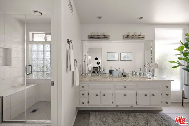 2318 Cheryl Place, Los Angeles CA: https://media.crmls.org/mediaz/37ace1f0-5aeb-4dc8-bd90-c910ffc62fa2.jpg