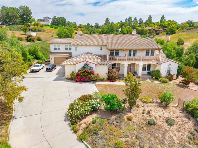 1964 Tracy Ct, Fallbrook CA: https://media.crmls.org/mediaz/37acfa8b-7157-41ae-a434-fb76917442ee.jpg