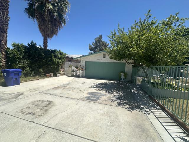 33710 Sky Blue Water Trail, Cathedral City CA: https://media.crmls.org/mediaz/37add447-bfef-48aa-bee3-c0d97d9baf5c.jpg