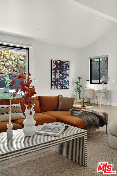 2603 Crestmoore Place, Los Angeles CA: https://media.crmls.org/mediaz/37ae12ed-c568-49d5-89b7-910b895ef778.jpg