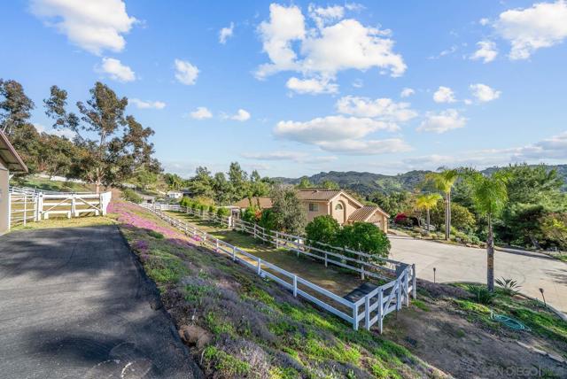 7102 Via Mariposa Norte, Bonsall CA: https://media.crmls.org/mediaz/37ae36ff-75f0-4c69-9f18-f0ba1e86f374.jpg