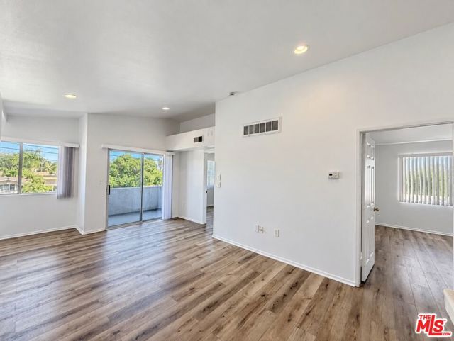 6545 Fulton Avenue, 205 photo 13