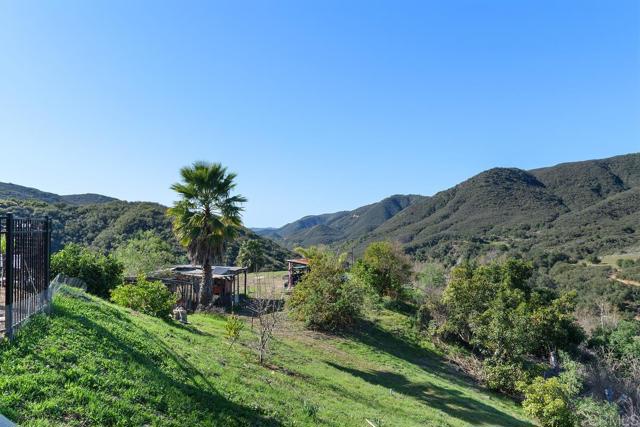 39255 De Luz Rd, Fallbrook CA: https://media.crmls.org/mediaz/37af78cf-1df7-456c-b238-cc932153845f.jpg