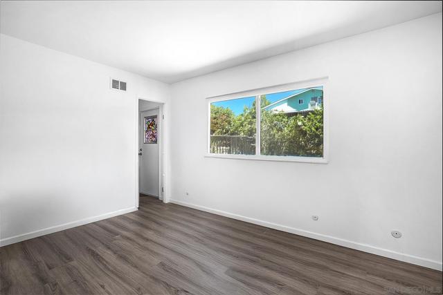 475 Rivera Ct, Chula Vista CA: https://media.crmls.org/mediaz/37afc413-38d3-4061-8b14-355cb83c4e4d.jpg