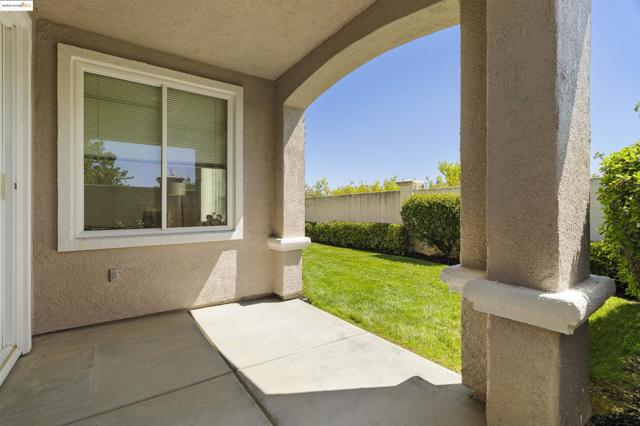 1040 Bismarck Terr, Brentwood CA: https://media.crmls.org/mediaz/37b009f4-e6f2-4fa9-8780-26e1af70bee6.jpg