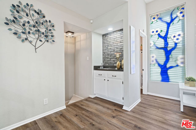5757 Owensmouth Avenue, Woodland Hills CA: https://media.crmls.org/mediaz/37b07c03-c47c-4f45-931b-cf7af88c2cb3.jpg