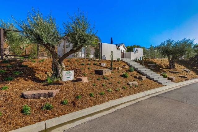 Detail Gallery Image 38 of 39 For 2087 via Ladeta, La Jolla,  CA 92037 - 2 Beds | 2 Baths