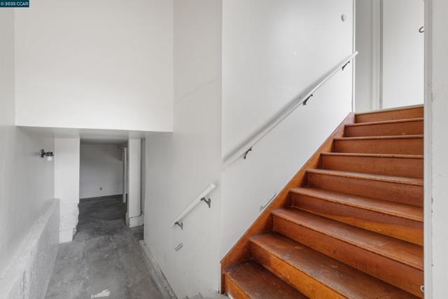 708 Cornell Ave, Albany CA: https://media.crmls.org/mediaz/37b0b453-1340-4ab0-9d21-cbf4d21d61c5.jpg