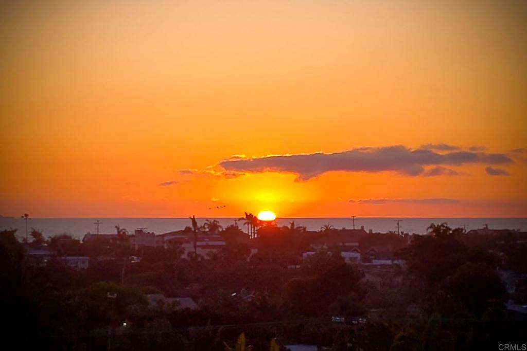 https://media.crmls.org/mediaz/37b0e1aa-281f-4136-90b2-fdee7912dc7f.jpg?preset=X-Large