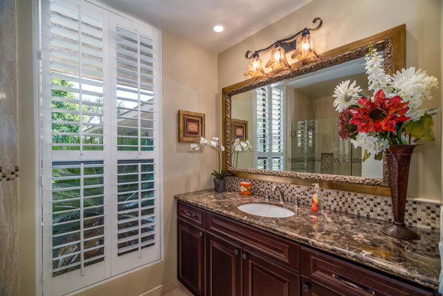 3 Harvard Court, Rancho Mirage CA: https://media.crmls.org/mediaz/37b13ffd-8347-4abd-90fc-62508eebf90c.jpg