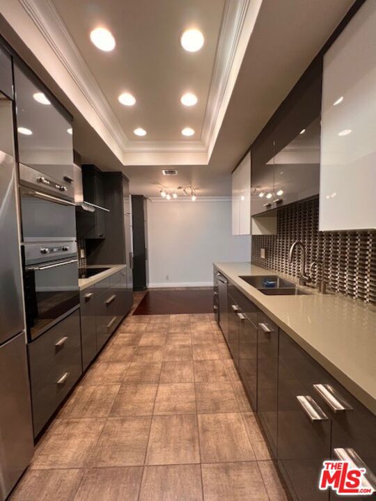 1880 Veteran Avenue, Los Angeles CA: https://media.crmls.org/mediaz/37b1a033-7f68-4d33-8e01-58002bdbb2a2.jpg