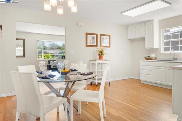 7551 Buckeye Pl, Newark CA: https://media.crmls.org/mediaz/37b27499-a7c8-47f4-b126-e7d3f55dcc1e.jpg