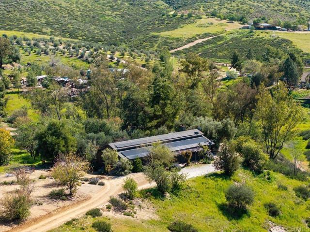 40707 Intrepid Rd, Hemet CA: https://media.crmls.org/mediaz/37b284d0-e43f-4a5c-83c3-1abca67bd116.jpg