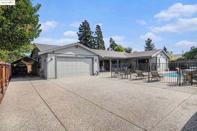 3622 Delancey Ln, Concord CA: https://media.crmls.org/mediaz/37b2ee7c-d253-4331-aad1-aab9cd4ccba8.jpg
