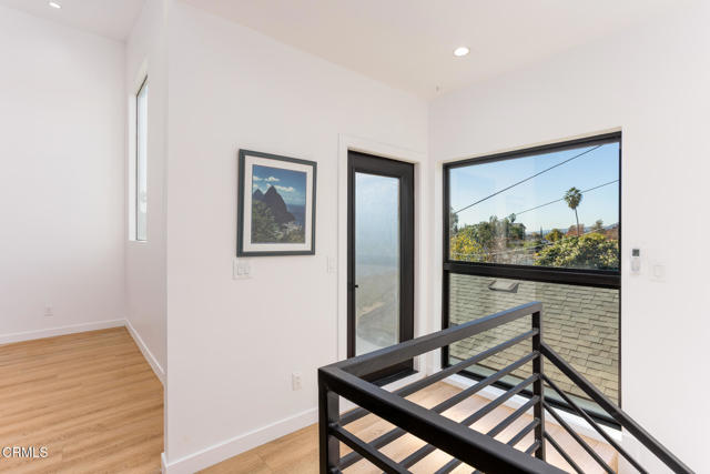 Detail Gallery Image 8 of 30 For 4947 Stratford Rd, Los Angeles,  CA 90042 - 5 Beds | 2 Baths