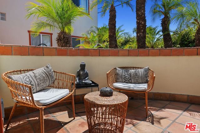 2702 11th Street, Santa Monica CA: https://media.crmls.org/mediaz/37b48f15-7247-462e-8c8f-3d7728152c95.jpg
