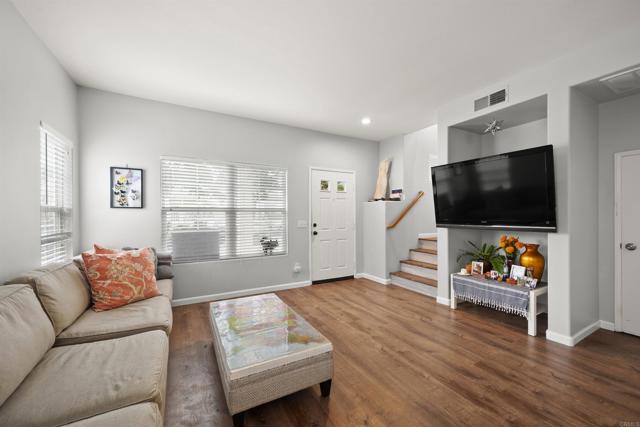 1583 GOLD RUN Road, Chula Vista CA: https://media.crmls.org/mediaz/37b52d6b-86b7-48bb-89da-94e231c8666d.jpg