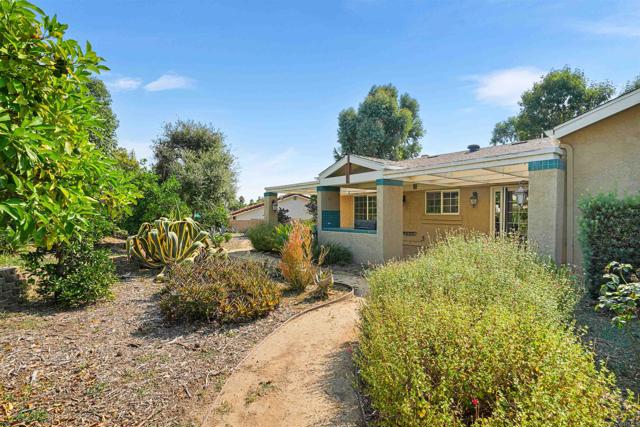 549 Eldorado Drive, Escondido CA: https://media.crmls.org/mediaz/37b543b2-27d2-4dcd-8a5e-79bbce886ade.jpg