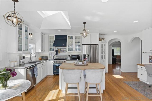 903 Moana Dr, San Diego CA: https://media.crmls.org/mediaz/37b5966d-1ea2-4cc6-a282-3b390f399bc3.jpg