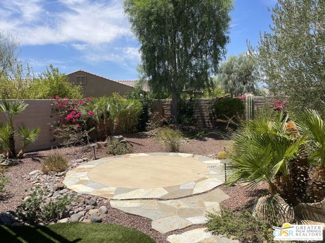 81331 Corte Compras, Indio CA: https://media.crmls.org/mediaz/37b5e64a-1fbe-4d53-89de-e949969421a3.jpg