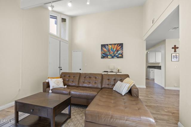 658 Holly Avenue, Oxnard CA: https://media.crmls.org/mediaz/37b61dae-075a-42b9-8768-02a4bc64cfcb.jpg