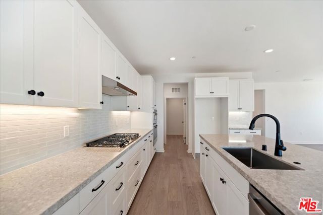 28903 Terrane Court, Santa Clarita CA: https://media.crmls.org/mediaz/37b63a4d-18a9-4f71-88f7-dd311380ab9d.jpg