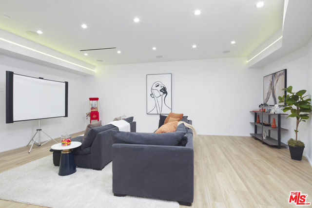 4338 Huntley Avenue, Culver City CA: https://media.crmls.org/mediaz/37b6a346-09d2-4df5-b5be-1bc7e2676e6f.jpg
