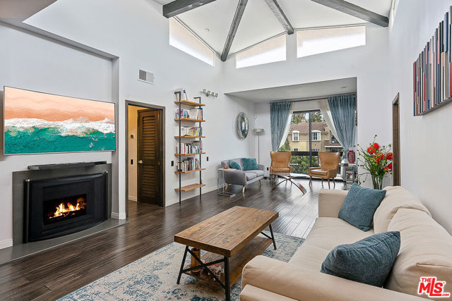 2175 S Beverly Glen Boulevard, Los Angeles CA: https://media.crmls.org/mediaz/37b6ae6d-cc74-4a89-b297-fb2db70f83a5.jpg