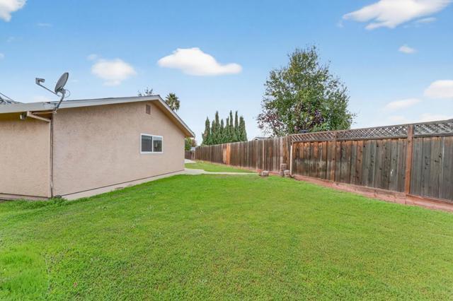 1260 Heather Glen Circle, Hollister CA: https://media.crmls.org/mediaz/37b6e2e1-db0f-48e2-9dfb-0430ab05f7c0.jpg