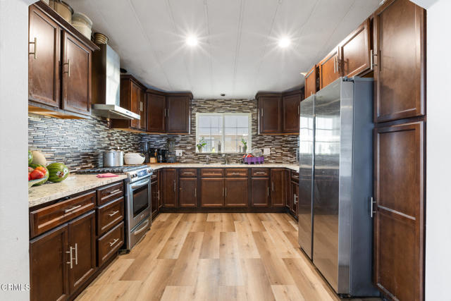106 Arrowhead Circle, Oxnard CA: https://media.crmls.org/mediaz/37b6f7c7-bb2d-4924-9770-2f6fc646415e.jpg