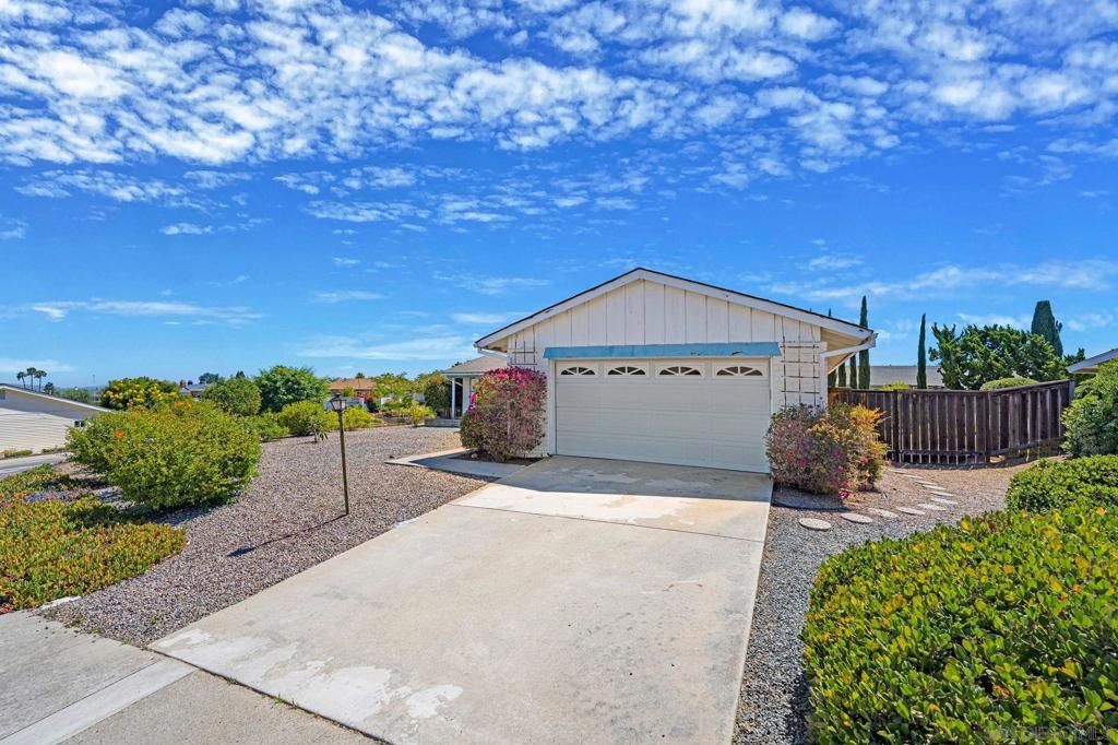 16371 Bernardo Oaks Dr - photo 2