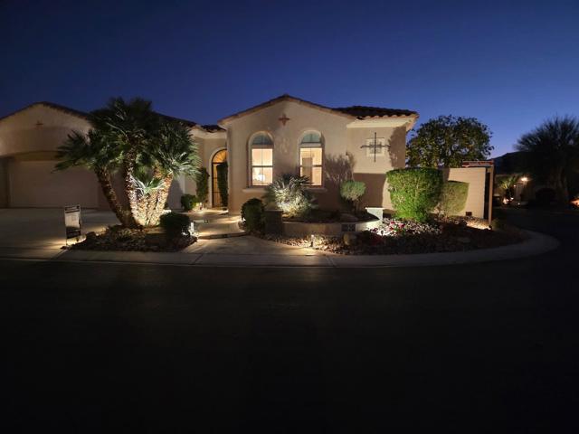 81071 Avenida Sombra, Indio CA: https://media.crmls.org/mediaz/37b72308-551b-4714-bac3-f82307dafc21.jpg