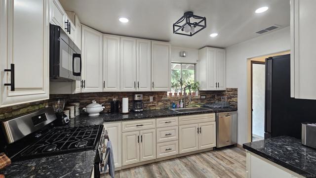 1780 Jaime Lynn Ln., El Cajon CA: https://media.crmls.org/mediaz/37b77d9a-d18a-4e19-9bd8-65f951ee4741.jpg