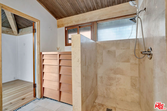 26636 Latigo Shore Drive, Malibu CA: https://media.crmls.org/mediaz/37b7fe11-b53c-4964-b480-d68cbe13b5c0.jpg