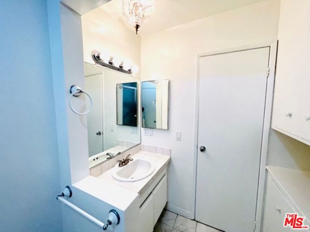 11789 Montana Avenue, Los Angeles CA: https://media.crmls.org/mediaz/37b84e28-dc9a-4882-bed6-79334b846e88.jpg