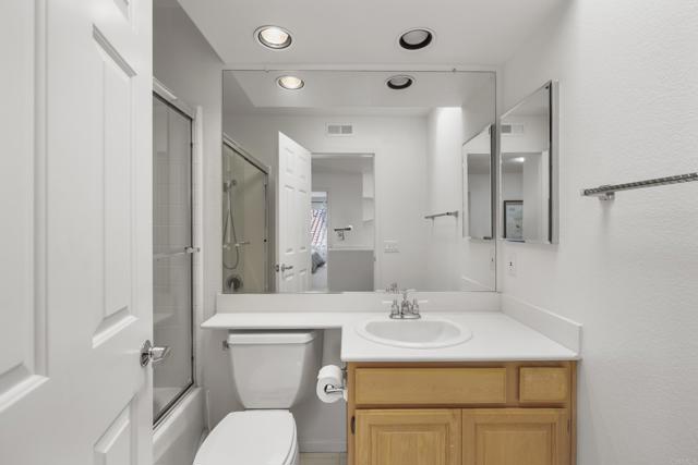 4963 Lamia way, Oceanside CA: https://media.crmls.org/mediaz/37b91d89-88ef-4ad7-8c71-7b829498d28b.jpg