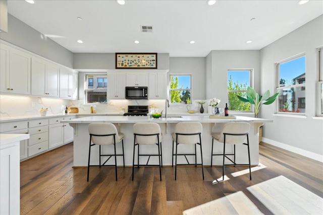 324 Cherokee Loop, Mountain View CA: https://media.crmls.org/mediaz/37b95b5e-4fd3-4311-86e8-1dc5ddd4161c.jpg